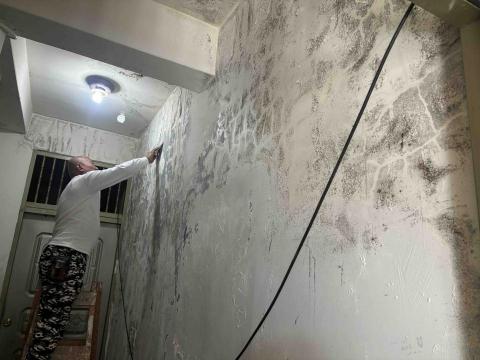 東東專業油漆工作室 - 壁癌刮除處理