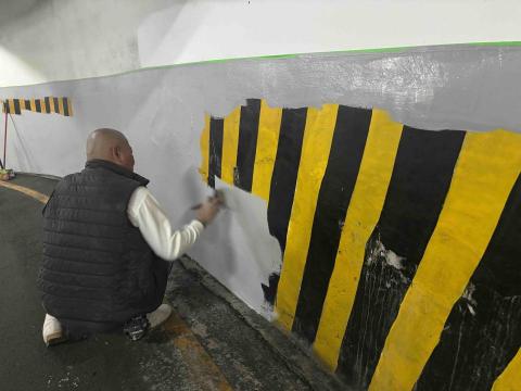 東東專業油漆工作室 - 車道牆壁面粉刷施工