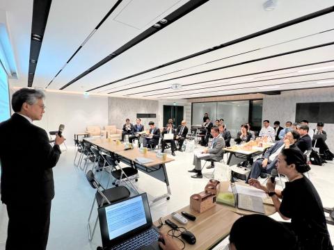 羅晴雲 - 會議簡報口譯