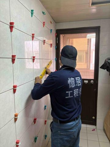 何松霖 - 磁磚修繕
