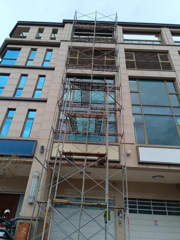 新峻工程 - 搭鷹架做外牆防水