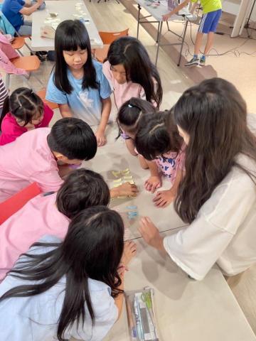 湯家綸 - 實習教課10堂，並帶領小朋友進行活動