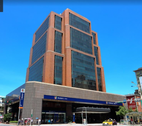 袁君企業有限公司 - 新光大樓以前是中華開發,玻璃帷幕矽利康更新