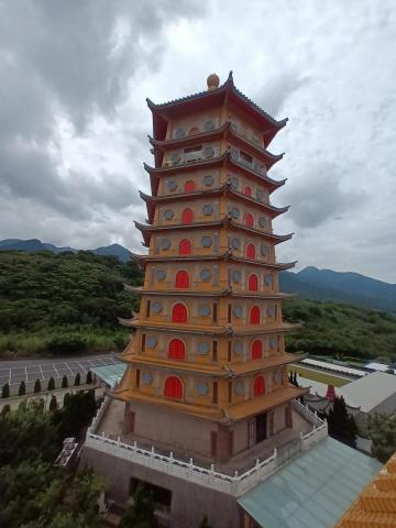 袁君企業有限公司 - 懷恩聖地紅色金屬天花板安裝工程