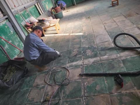 何美工程行 - 刨除舊漆