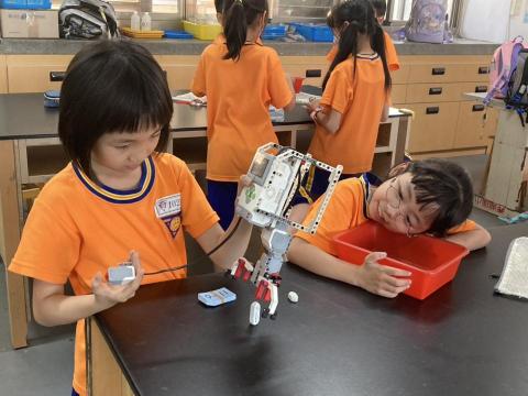 Hans/Hanson 林洺鋐 - 操控機器人