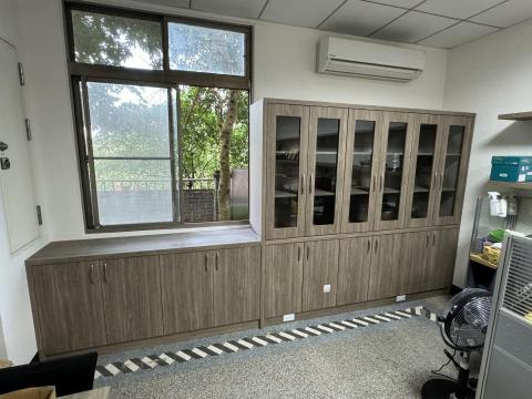 謝明峯 - 訂製美耐板書櫃置物櫃