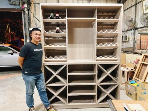 謝明峯 - 訂製酒櫃 （塗裝木皮板）