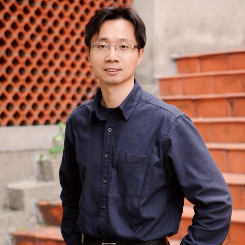 提供免費英文教材服務的專家吳明翰