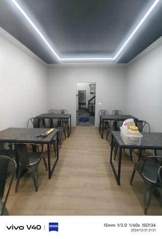 張嵩梁 - 店面用餐區裝潢