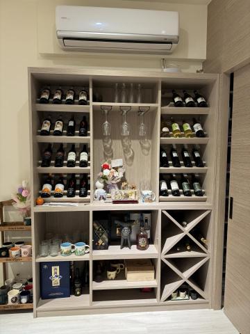 謝明峯 - 訂製酒櫃 （塗裝木皮板）