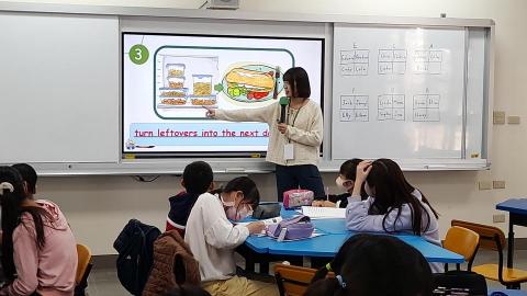 鄭詩璇 - 國小國際交流社團