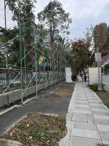 豪傑鷹架工程行 - 防護網施工