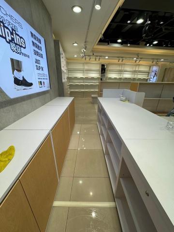 秉臣清潔企業社 - 知名運動品牌專櫃