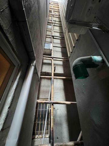 豪傑鷹架工程行 - 搭竹架外牆鎖浪板