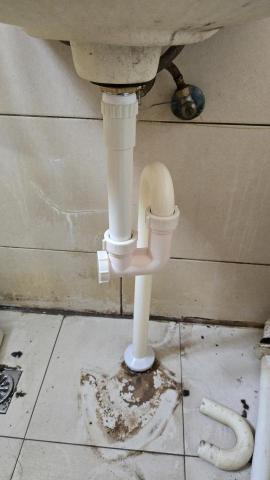 吉誠水電工程 - 洗手台下另件維修