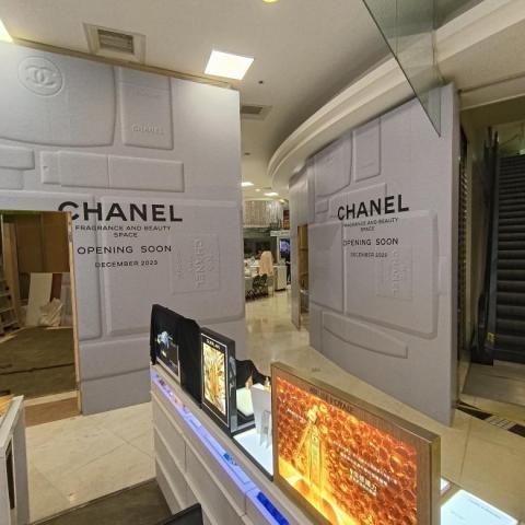 九狐廣告企業社 - 百貨公司圍籬施工