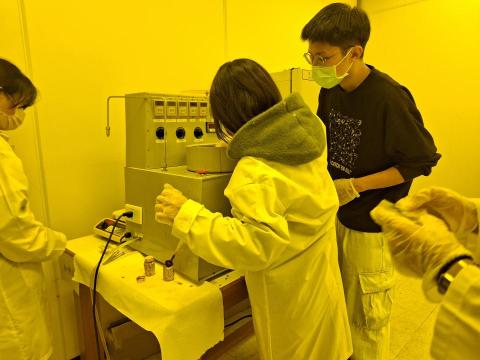 郭庭維 - 擔任2025高師大半導體營隊助教