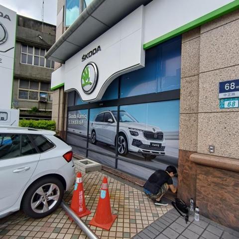 九狐廣告企業社 - 透視貼（洞洞貼）施工