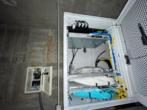 黃虹嘉 (嘉躍科技) -  黃虹嘉 (嘉躍科技) -