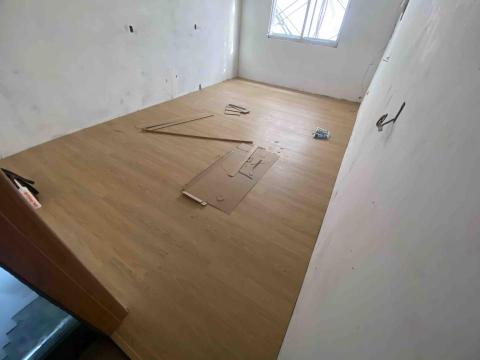 源威建築裝修 - 室內卡扣地板