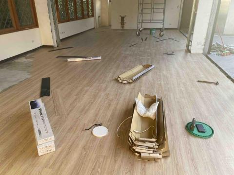 源威建築裝修 - 活動中心塑膠地板施工