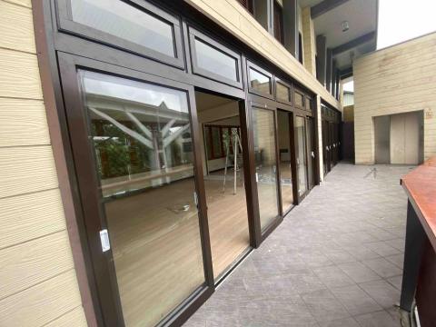 源威建築裝修 - 活動中心落地鋁門工程