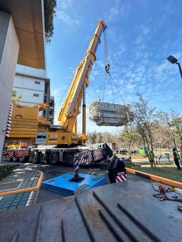 辰菲企業社 - 大型變壓器專業吊掛