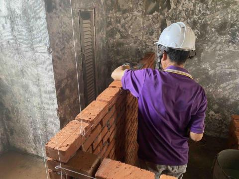 源威建築裝修 - 活動中心廁所砌磚工程