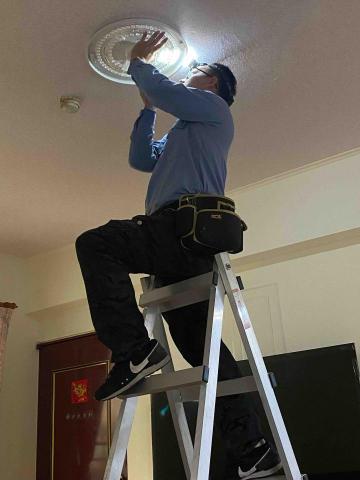 郭育榿 - 更換吸頂燈 郭育榿 - 更換吸頂燈