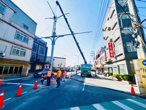 辰菲企業社 - 專業吊裝