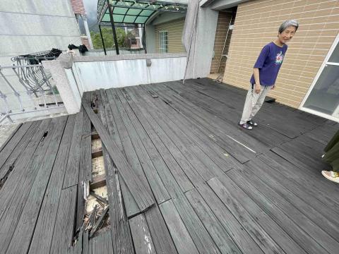 喬東企業社 - 2024/12月 碧雲莊陽台木造拆除復原 喬東企業社 - 2024/12月 碧雲莊陽台木造拆除復原