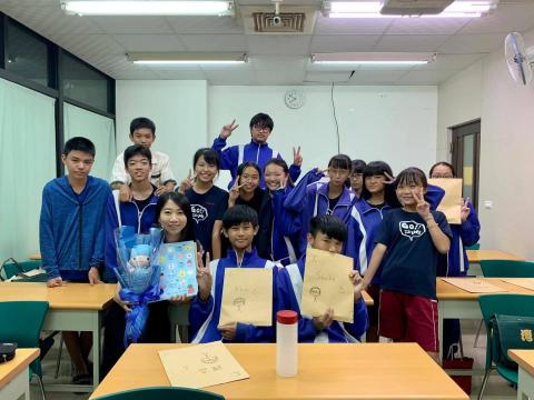 Anita - 離職前 與學生大合照