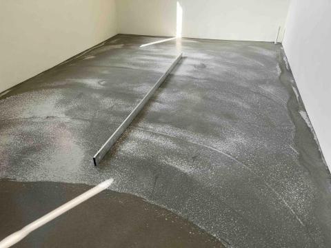 莊小吉 - 高整平地坪-卡扣-SPC-木地板地板必須的平整度。