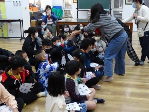 魏俐伶 - 國小教育營隊帶動唱