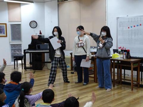 魏俐伶 - 國小教育營隊帶動唱