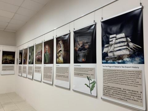 WL Design - 2022年6月在布里斯本澳洲Sunnybank台灣館的『台灣茶葉歷史文化展』掛幅畫。插畫設計及排版。