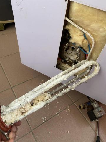 水芯工商淨水設備有限公司 - 開水機，跳電修理與清洗內缸