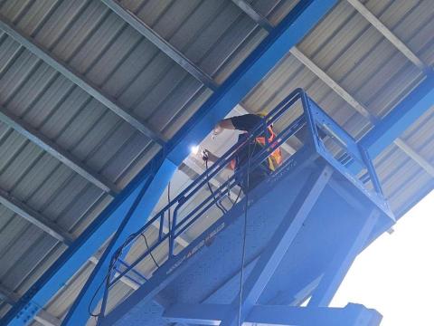 宏岳工程行 - 風雨球場球網架設