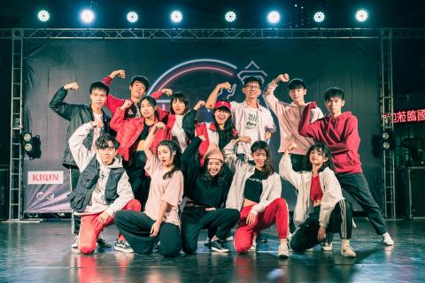 Slow - 成大流行舞蹈研習社 成果發表展演

日期: 2019/12