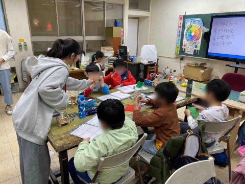 戴曼竹 - 擔任科學營隊老師