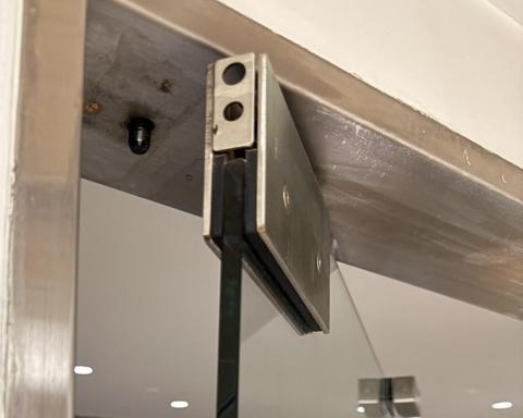 書田企業，地絞鏈，門弓器，平推鎖.門卡卡.門脫落[鐵工] - 修玻璃門