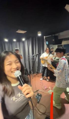 專業吉他有限公司 - 中場休息