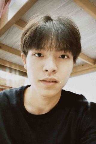 提供行動式教學服務的專家李冠緯