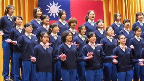 Patricia Yang - 所任教英語資優班校內英語歌唱