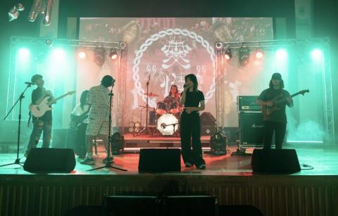 專業吉他有限公司 - 我是最左邊那個