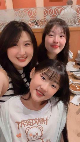 陳穎暄 - 我在照片最左邊～