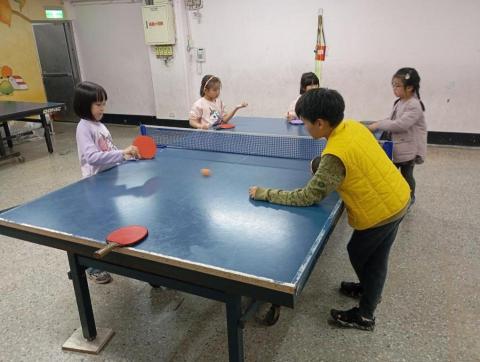 雙北乒乓，桌球教室 - 課後照顧班，小小朋友玩球