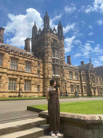 提供台北翻譯社期刊服務的專家黃怡玲