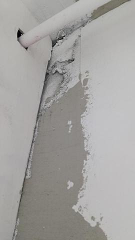 薛 - 坑洞要先水泥修補再批土，才會堅固
不容易再彭共脫落，